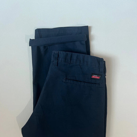 Lovely cropped navy jeans by Dickies