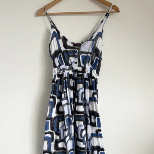 Gorgeous retro 90s style dress by He you She
